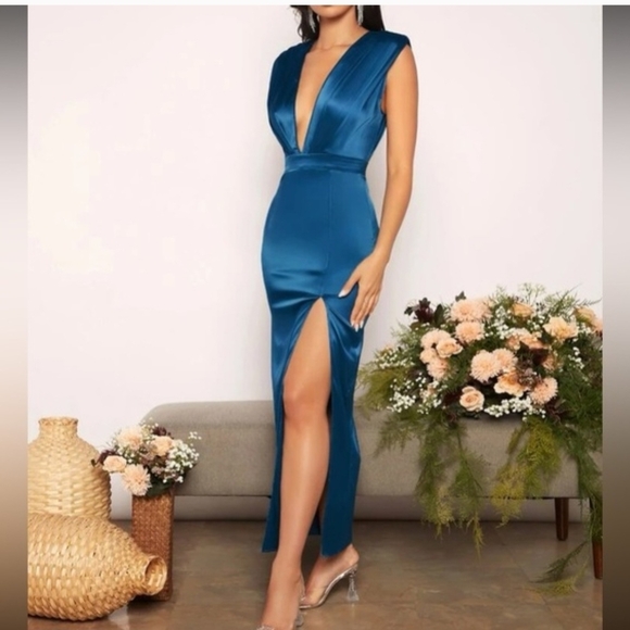 Luxe Elegant Blue Satin Evening Gown - Picture 5 of 7